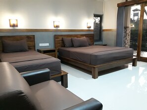 디럭스 트리플룸, 욕조, 풀사이드 | 저자극성 침구, 책상, 방음 설비, 무료 WiFi