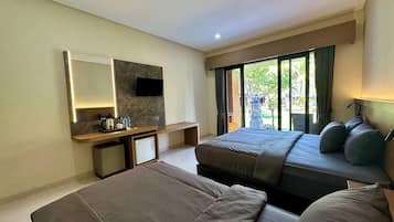Ropa de cama hipoalergénica, minibar y escritorio