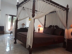 Family Room, 2 Bedrooms, Connecting Rooms, Pool View | Hypo-allergenic bedding, desk, soundproofing, free WiFi - Puri Bali Lovina (Buleleng)