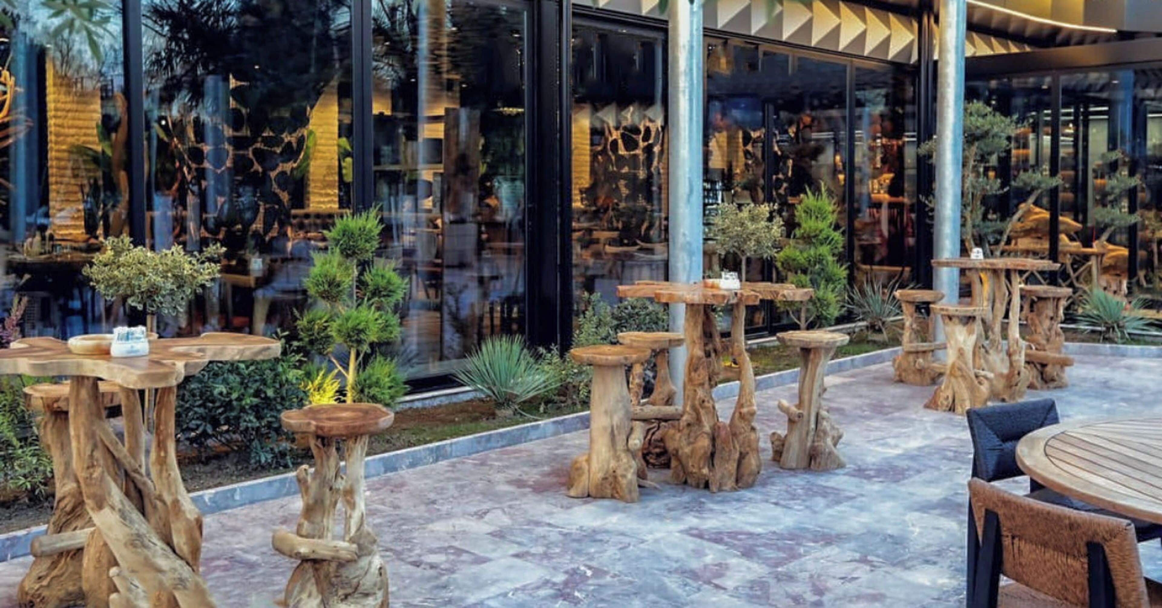 2 ห้องอาหาร, บริการอาหารเช้า อาหารกลางวัน อาหารเย็น, อาหารอิตาเลียน