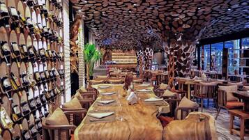 2 restaurants, breakfast, lunch, dinner served; Italian cuisine