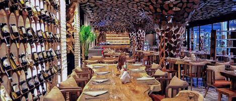 2 restaurants servant le petit déjeuner, spécialités Cuisine italienne