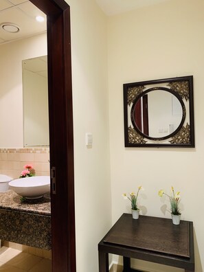 Bathroom - City Nights - JBR Rimal 4 Tower (Dubai)