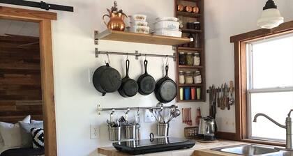 The Harmony Oaks Homestead - Florida Tiny House -mökki