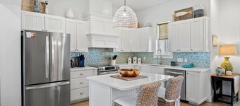 Open-Concept, Cinnamon Shore Home w/ Access to Many Resort-Style Amenities