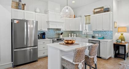 Open-Concept, Cinnamon Shore Home w/ Access to Many Resort-Style Amenities