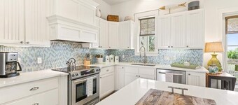 Open-Concept, Cinnamon Shore Home w/ Access to Many Resort-Style Amenities