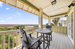 Outdoor dining - Open-Concept, Cinnamon Shore Home w/ Access to Many Resort-Style Amenities (Port Aransas)