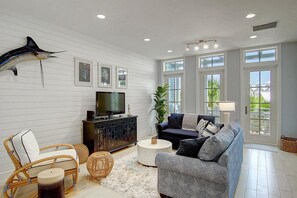 Smart TV, reproductor de DVD, libros, videoteca