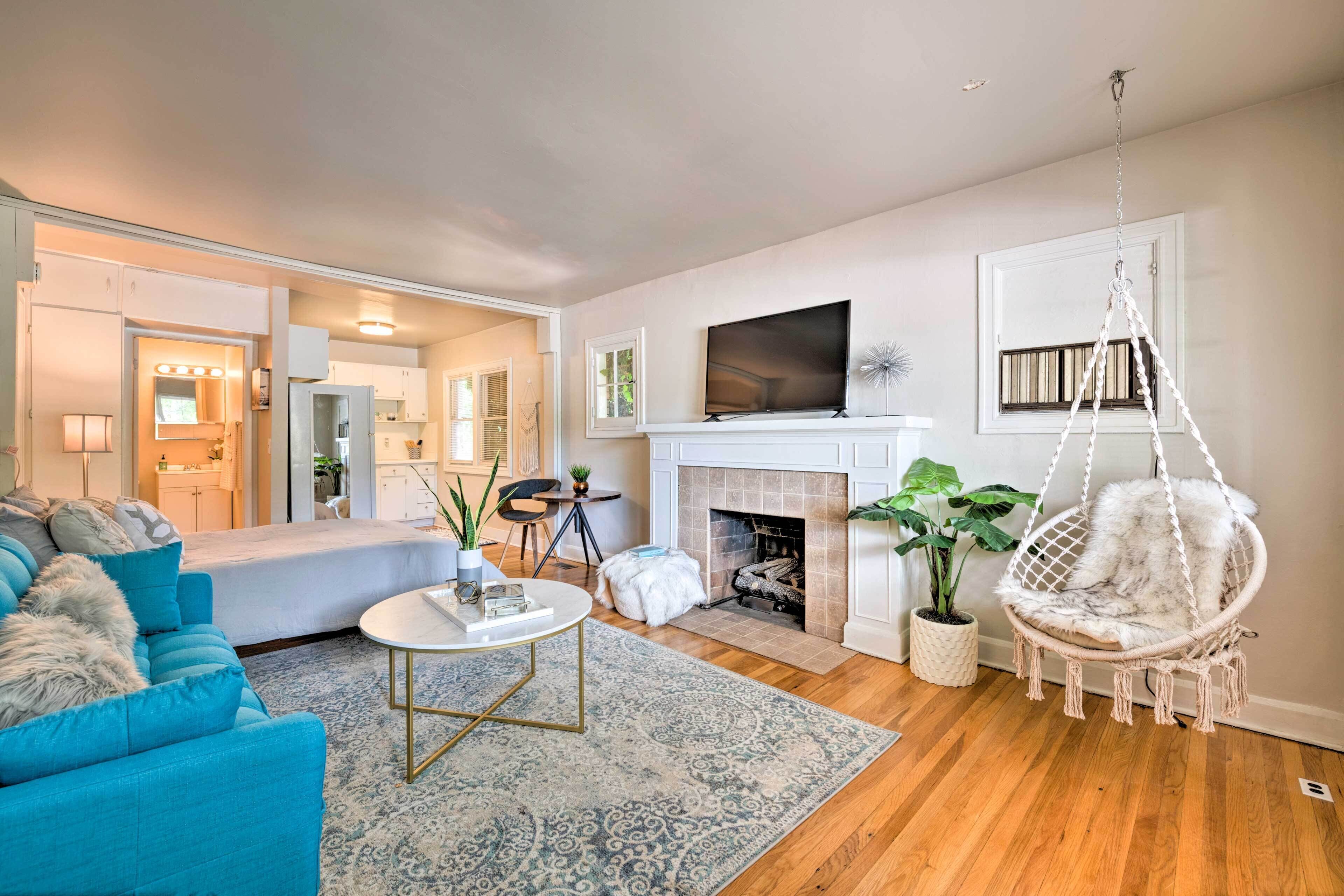 TV, fireplace