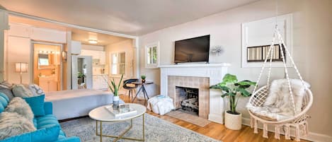 TV, fireplace