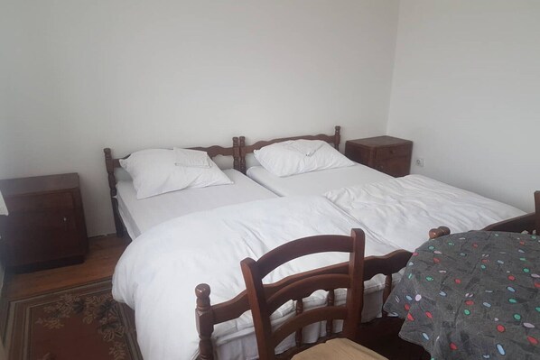 2 bedrooms, WiFi, bed sheets