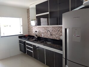 Mikrowelle, Wasserkocher mit Kaffee-/Teezubehör