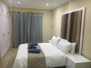 Villa familiar (B10 on Barbados) | Ropa de cama de alta calidad y decoración personalizada 