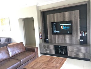 Superior-Villa (8 Coconut Grove) | Executive-Lounge