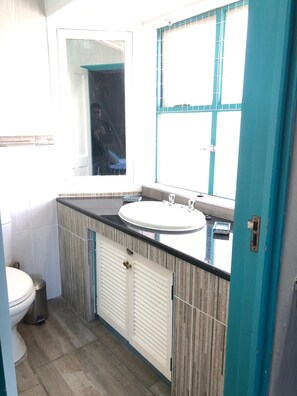 Chalet superior (43 Montego Bay) | Baño | Regadera, regadera tipo lluvia, secadora de cabello, toallas 