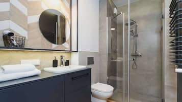 Shower, hair dryer, towels, shampoo