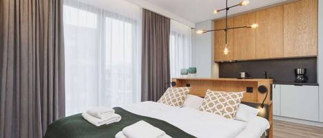 Desk, iron/ironing board, WiFi, bed sheets