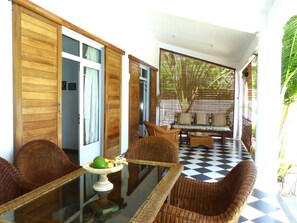 Outdoor dining - Typical Colonial Villa where time seems to have stood still Conciergerie Prof.) (Pointe aux Piments)