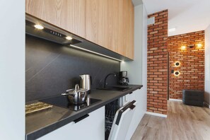 Fridge, stovetop, dishwasher, coffee/tea maker