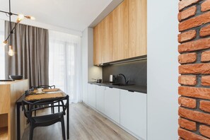 Fridge, stovetop, dishwasher, coffee/tea maker - Wooden Studio with Balcony | Parking | Close to Station (Kraków)