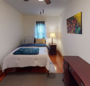 3 habitaciones, tabla de planchar con plancha, wifi y ropa de cama 