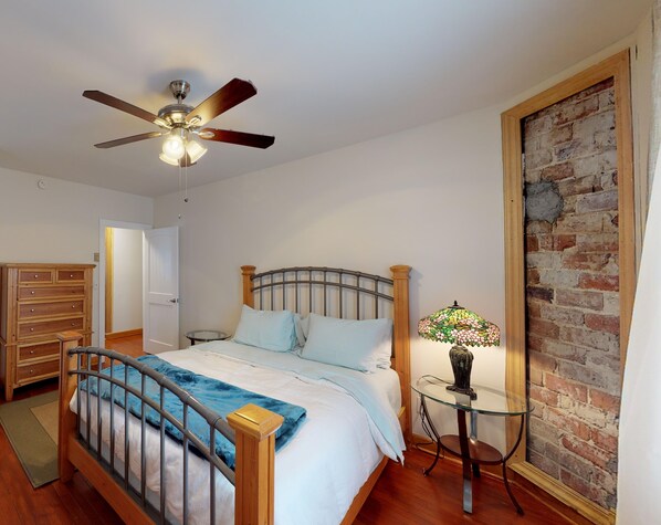 3 bedrooms, iron/ironing board, WiFi, bed sheets - Cozy House Located in downtown Wilmington city center (Wilmington)