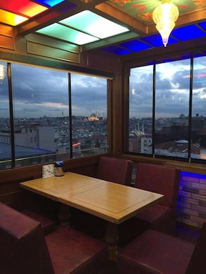 Breakfast, lunch and dinner served - Medar Hotel (Istanbul)