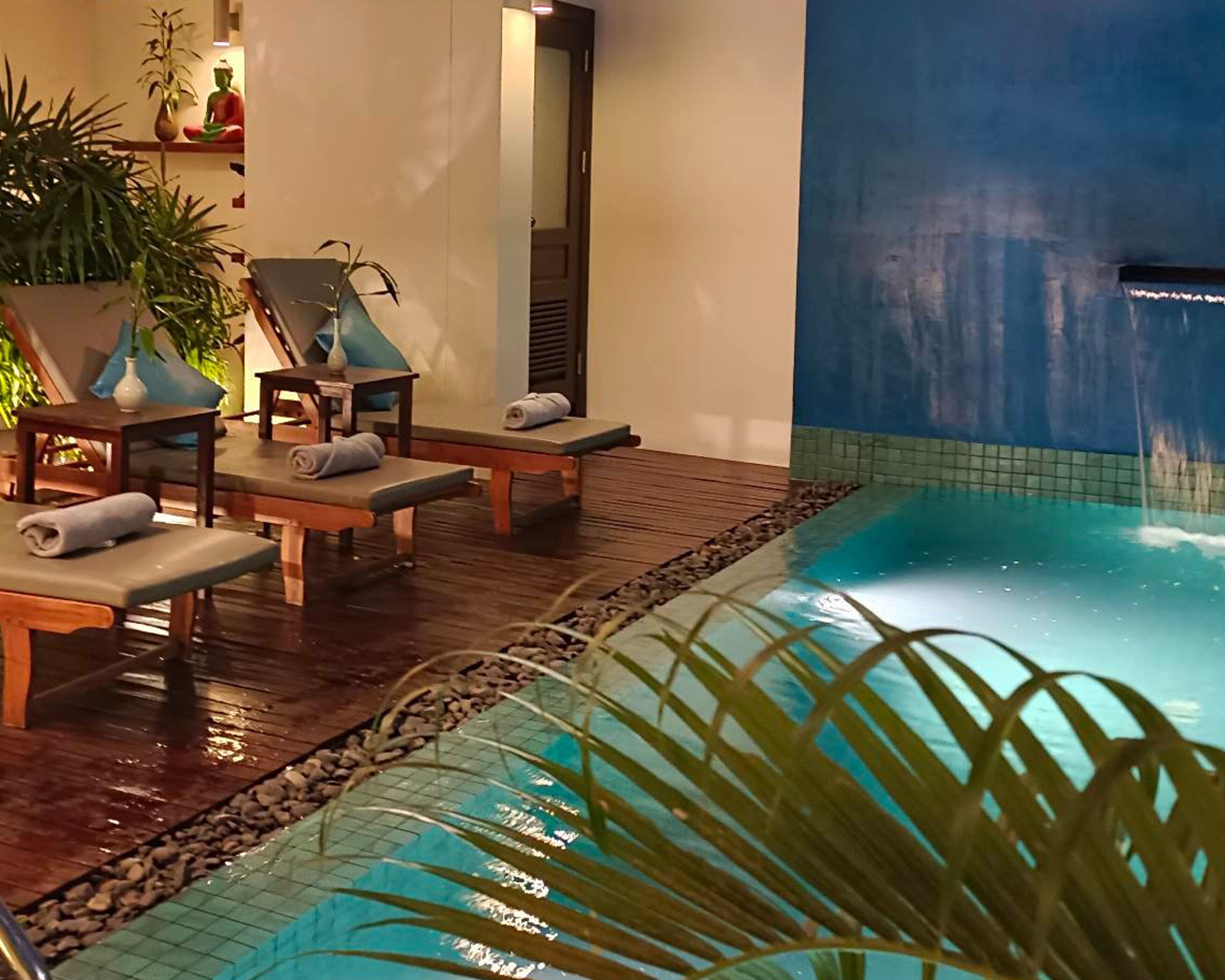 Fachada de la propiedad por la tarde o noche