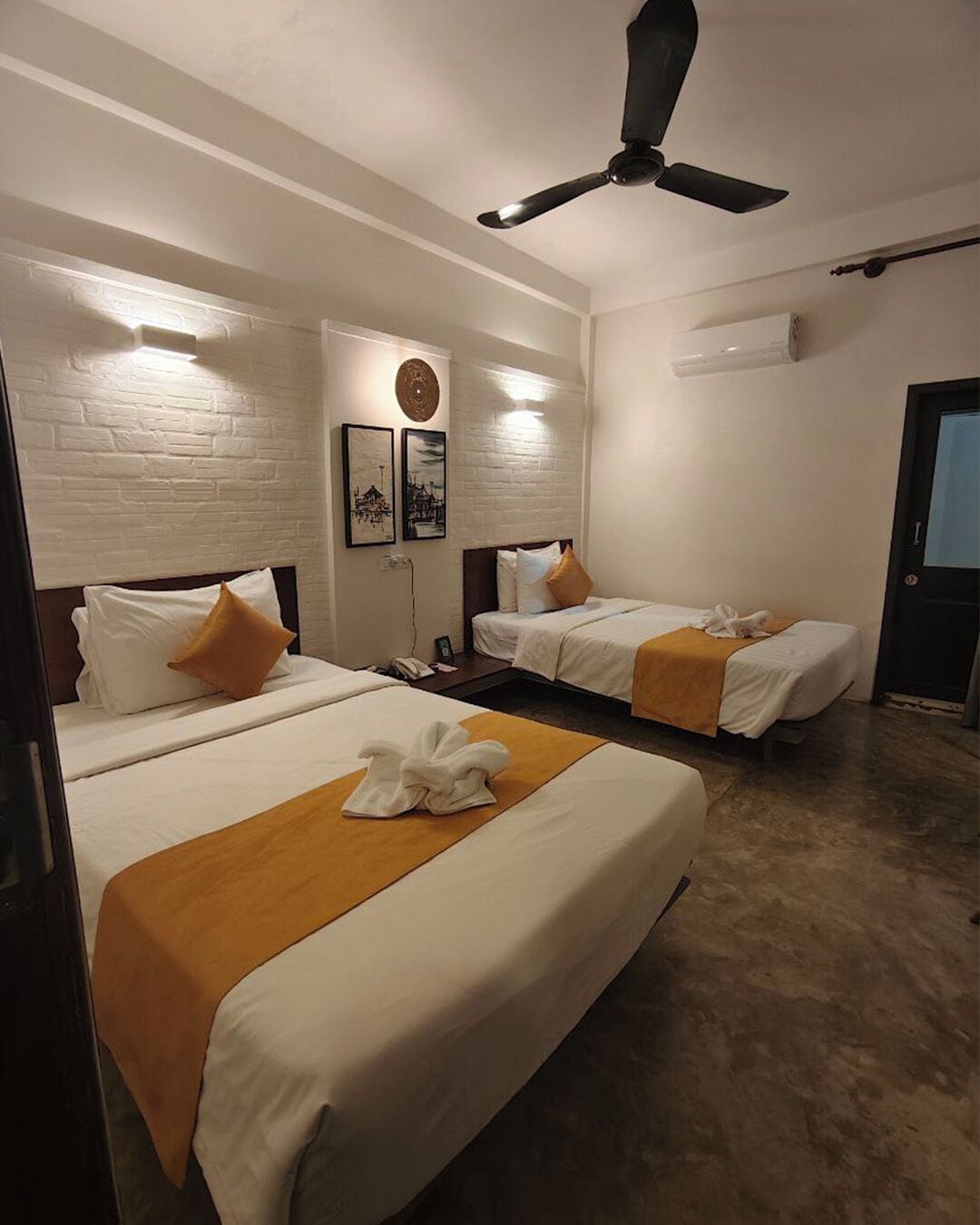 Literie hypoallergénique, coffres-forts dans les chambres, bureau