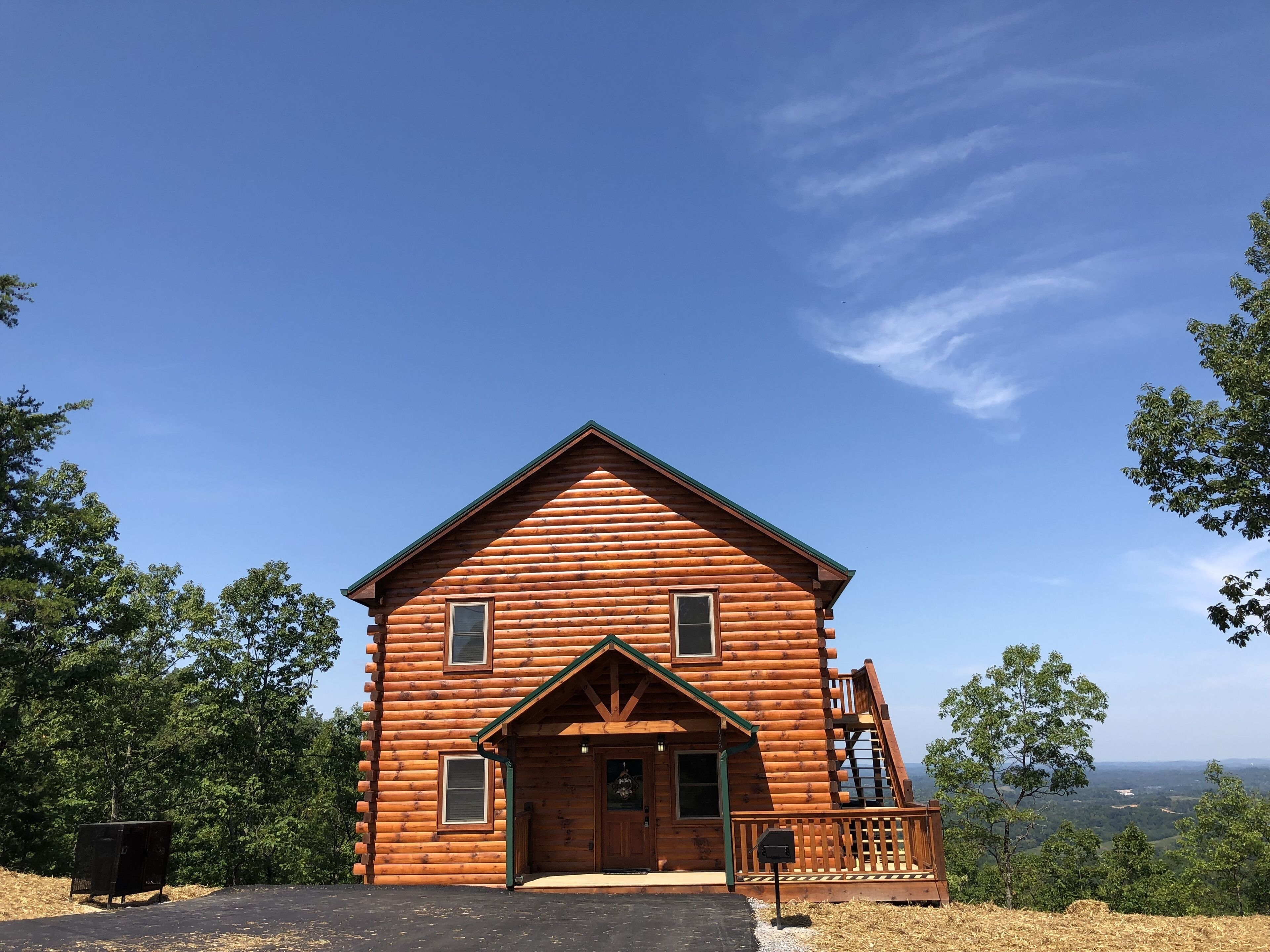  Epic Sunset Mountain Views-Hot tub & Resort pool. Close to Dollywood & Parkway