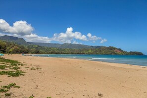 Beach nearby, sun-loungers, beach towels - Dream Vintage Surf Cottage TVNC 4301 (Hanalei)