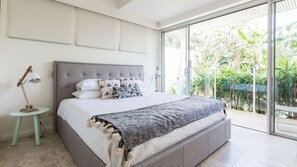 2 bedrooms, iron/ironing board, Internet, bed sheets - PRIVATE POOL - STYLISH - WALK TO BEACH & SHOPS (Sunshine Beach)