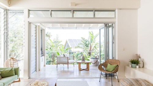 HILL ST VILLA - uima-allas, ranta, ruokailutila ja sijainti!