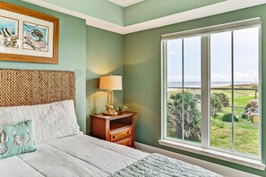 1 habitación, tabla de planchar con plancha y cuna de viaje 