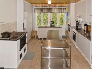 Fridge, microwave, dishwasher, cookware/dishes/utensils - Kinttaanpirtti by Interhome (Salla)