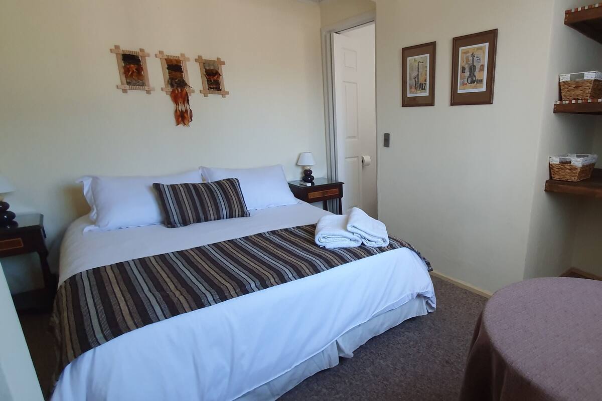 Hypo-allergenic bedding, down duvets, in-room safe, free WiFi