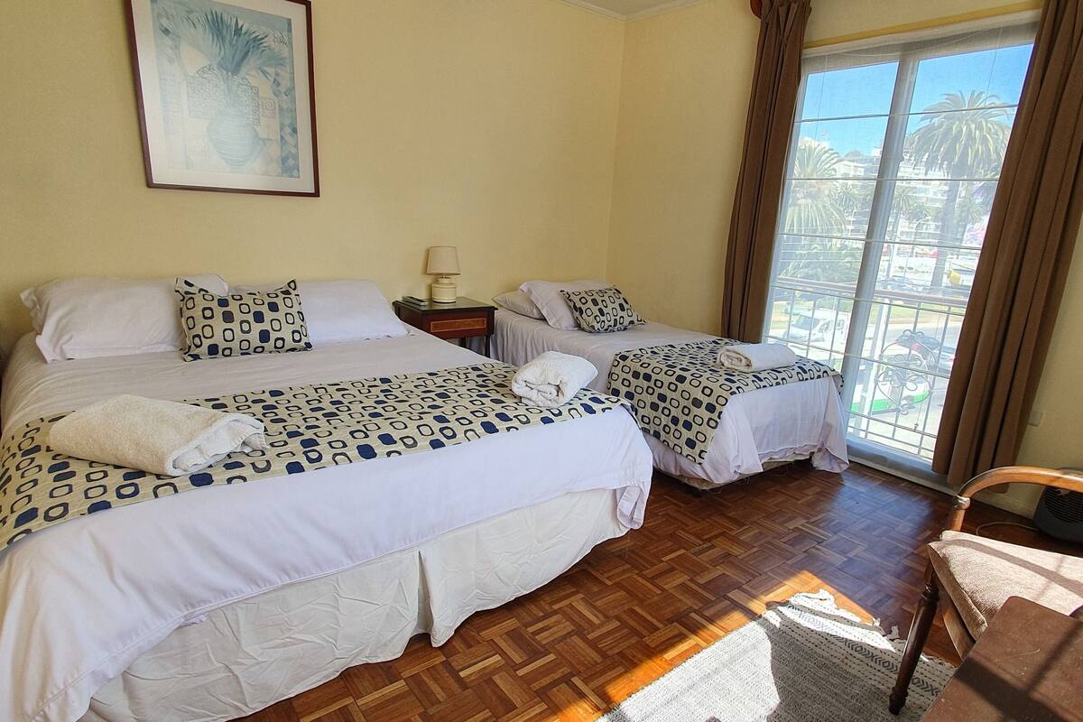 Hypo-allergenic bedding, down duvets, in-room safe, free WiFi
