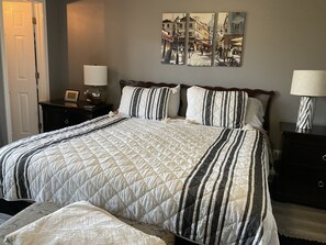 3 bedrooms, iron/ironing board, WiFi, bed sheets - Million dollar VIEW, SLEEPS 6, KING, QUEEN, 2 DAY BEDS WITH ALL LINENS, 4 TVs (Hot Springs)