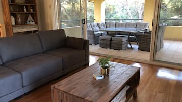 Smart TV, DVD player