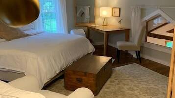 4 bedrooms, desk, iron/ironing board, travel cot