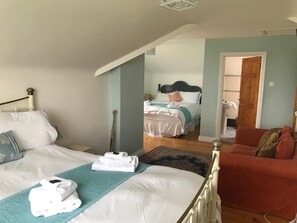 Habitación triple familiar | Sábanas de algodón egipcio, ropa de cama de alta calidad y edredón