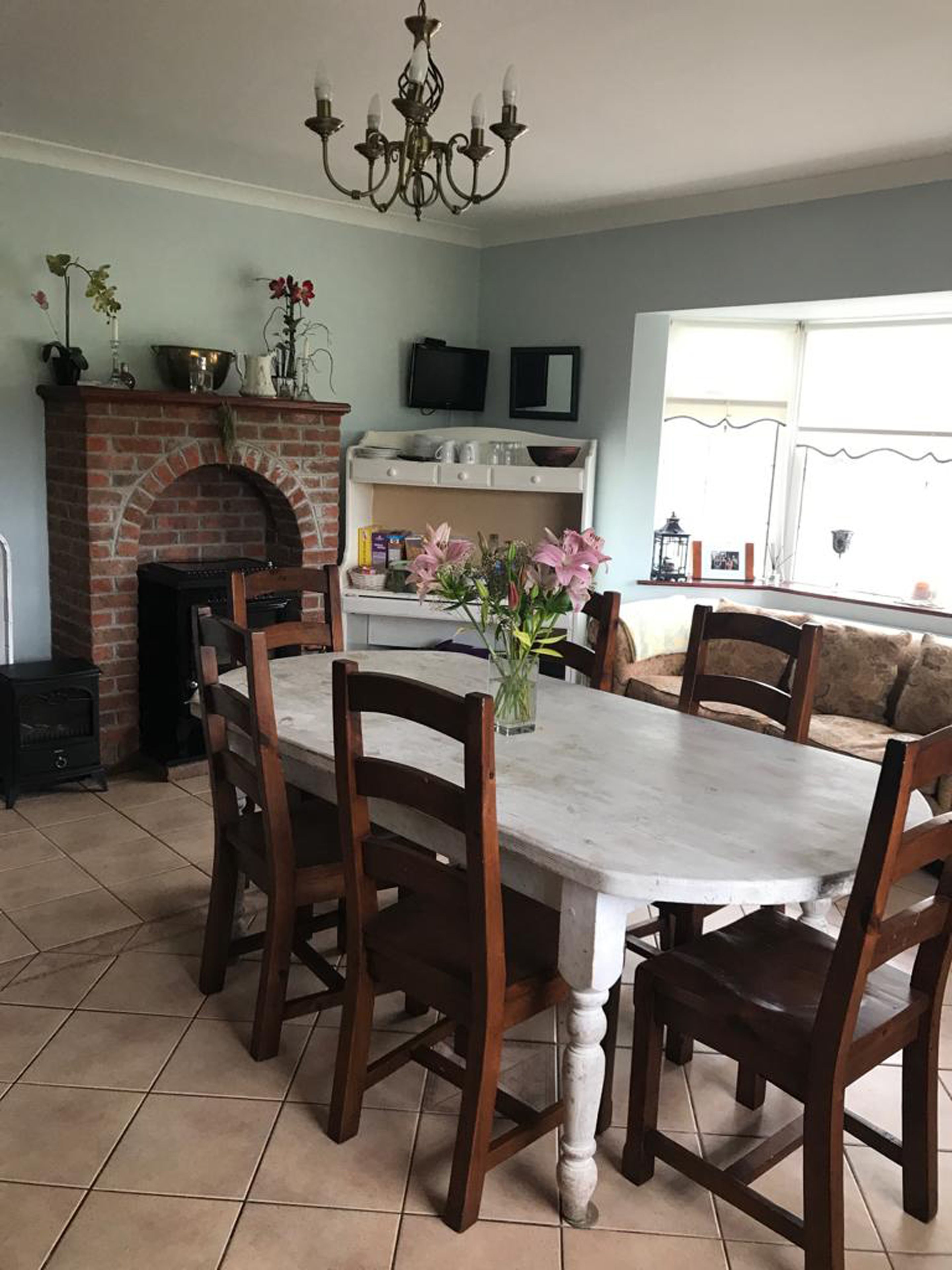 Sudah termasuk sarapan ambil sendiri setiap hari