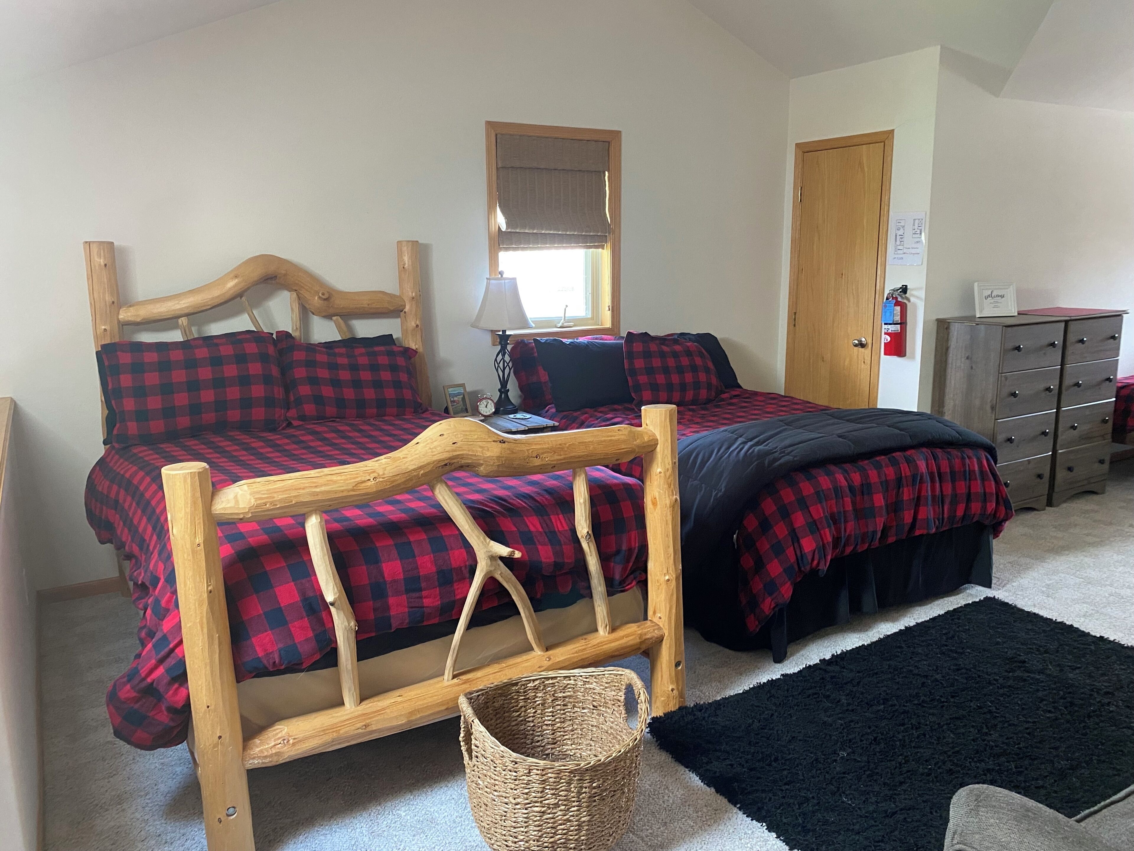 2 chambres, fer et planche à repasser, Wi-Fi, draps fournis