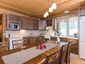 Fridge, microwave, dishwasher, cookware/dishes/utensils