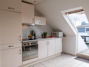 Fridge, microwave, oven, cookware/dishes/utensils