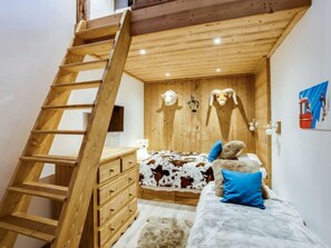 2 bedrooms, free Internet