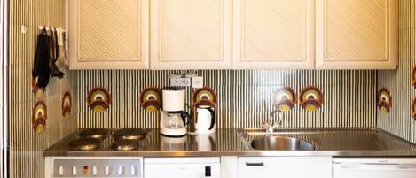 Fridge, oven, dishwasher, toaster