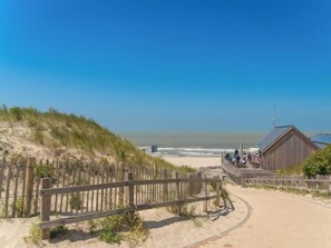 Beach nearby - Tivoli 37 with parking by Interhome (Bredene)