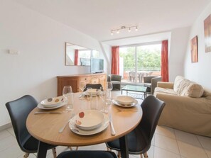 Dining - Tivoli 37 with parking by Interhome (Bredene)